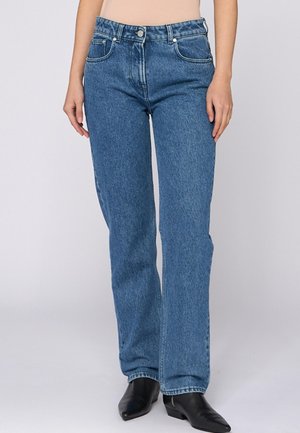 - Jeansy Slim Fit