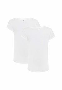 Camisetas de algodón blancas con mangas cortas, un escote redondo y un logo sutil en la parte posterior. Textura suave, diseño sencillo, sin patrones.