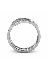 Anello d'argento con una superficie liscia e lucida e più fasce intrecciate, che mostra un design elegante e una sottile qualità riflettente.