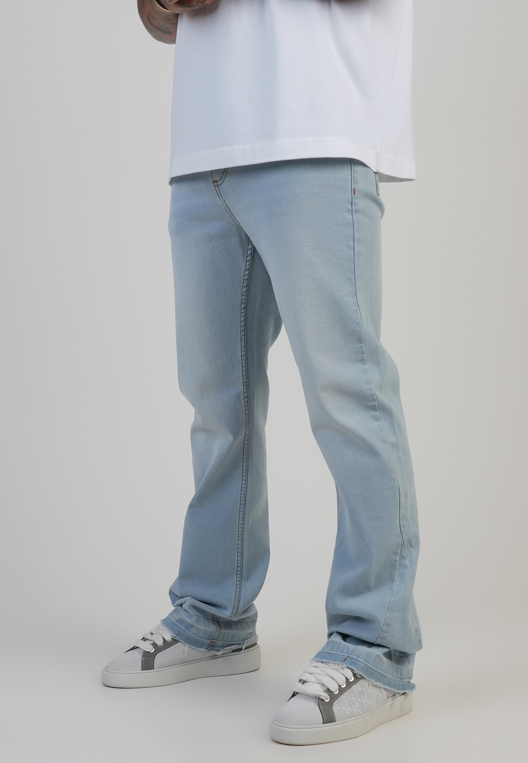 SIKSILK FLARE FIT - Straight leg jeans - washed light blue/blue