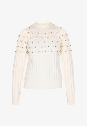 Gebreid crèmekleurig sweater met een hoge hals, voorzien van een gemêleerd ribbelpatroon en parelaccenten op de schouders, die decoratieve details toevoegen.