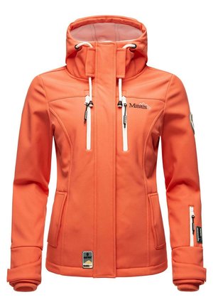 Veste softshell orange avec col haut, capuche ajustable, poches zippées et poignets élastiques pour un ajustement sécurisé.