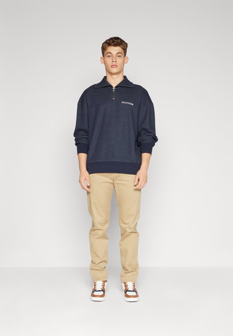 Tommy Hilfiger MONOTYPE HONEYCOMB 1/4 ZIP - Sweatshirt - desert 