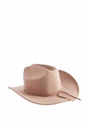 Chapeau de cowboy en feutre brun clair avec un bord incurvé et un mince ruban assorti noué en petit nœud sur le côté.