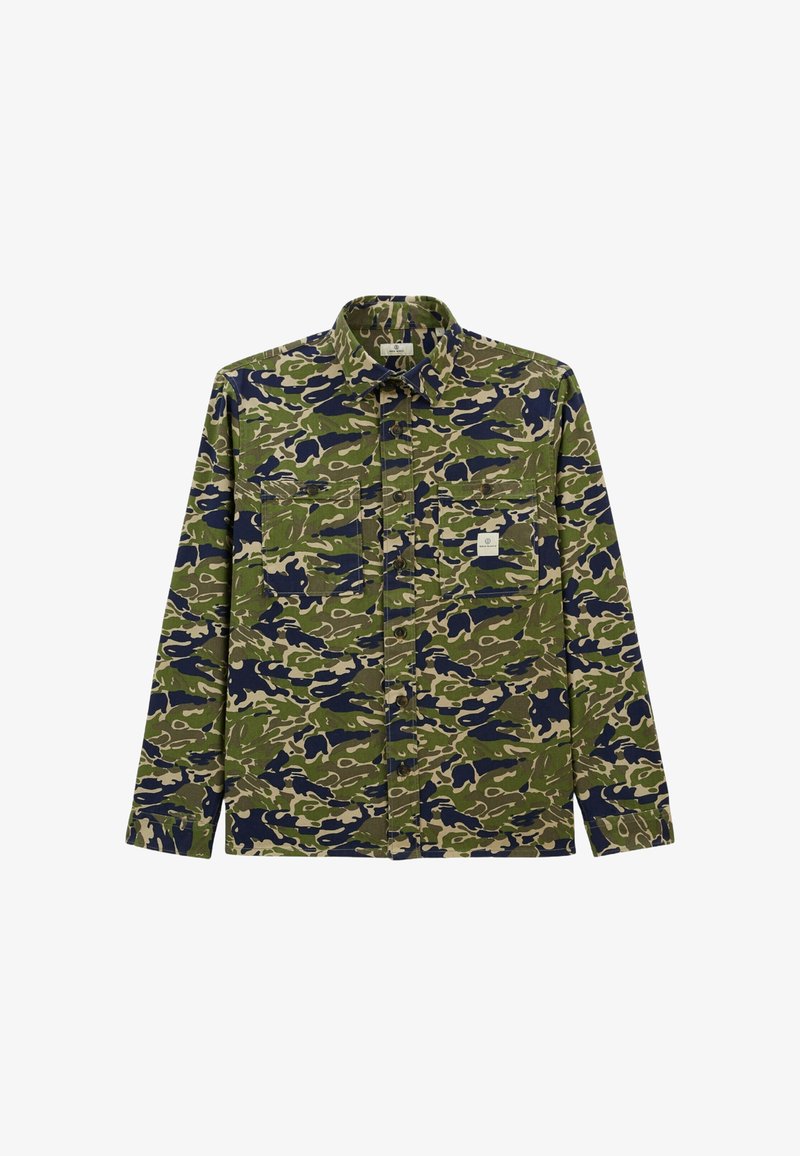 Chemise de camouflage avec des motifs verts, beiges et marine. Manches longues, fermeture à boutons sur le devant et deux poches poitrine avec un petit détail d'étiquette.