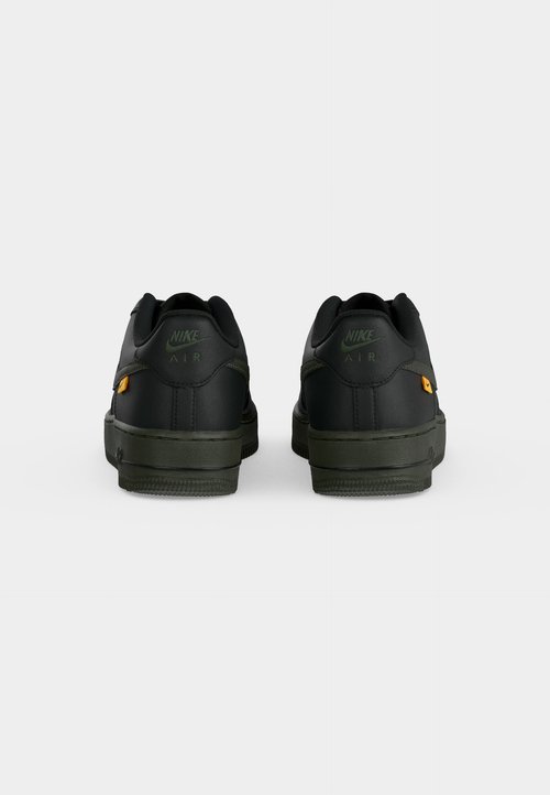 Nike AIR FORCE 1 TECH ESS UNISEX - Trainers - black/newsprint/metallic silver-coloured/laser orange — foto 4