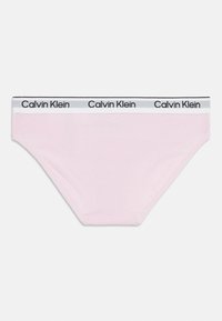 Ružové bavlnené bikini nohavičky s čierno-sivým pásom značky Calvin Klein. Majú hladkú štruktúru a štandardný strih.