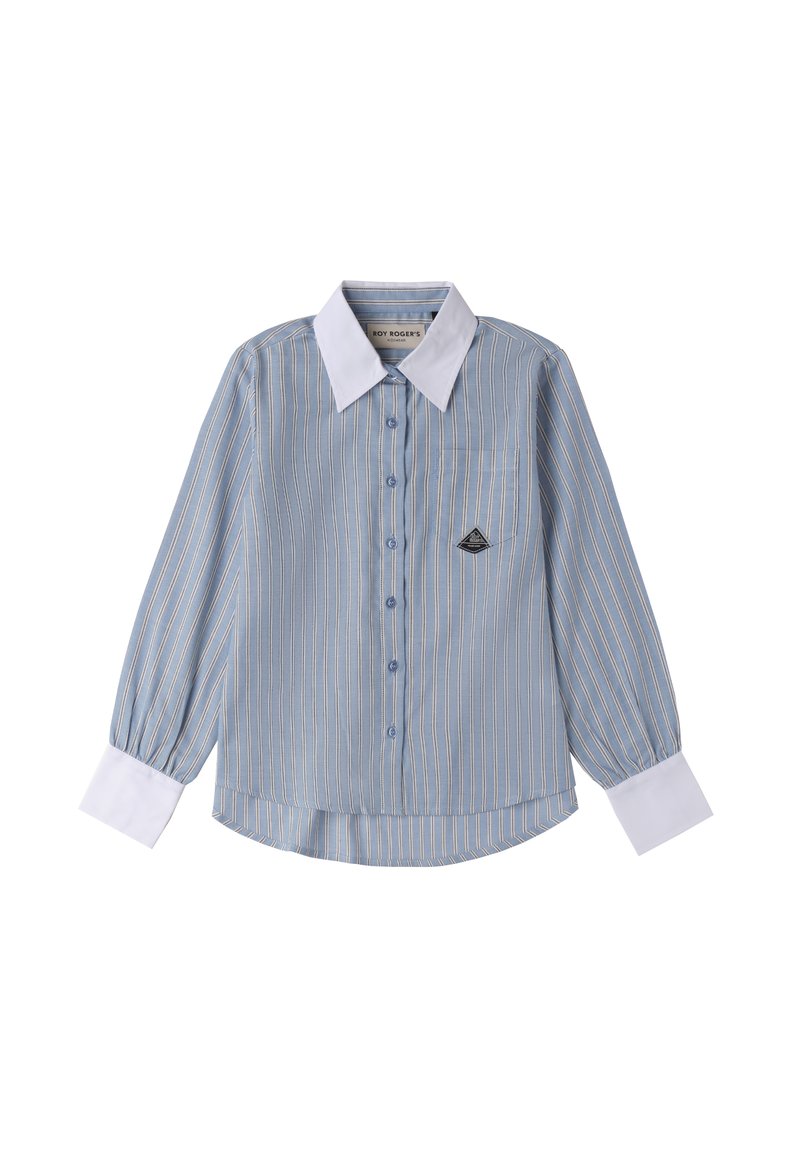 Camicia a righe blu chiaro con maniche lunghe, colletto e polsini bianchi a contrasto, chiusura frontale con bottoni e piccolo logo sulla tasca del petto.
