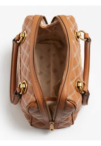 Borsa a mano in pelle cuoio con design trapuntato e cuciture bianche, dotata di ferrature color oro, doppi manici e apertura superiore con zip.