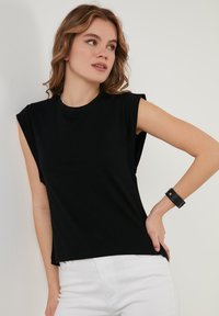 LELA CREW NECK - Pamata T-krekls - black