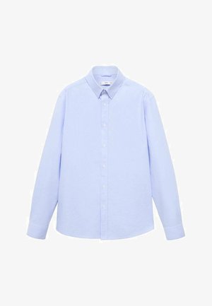 Camisa de manga larga azul claro hecha de algodón, con un cierre de botones en el frente, cuello tradicional y dobladillo recto con una textura sutil.
