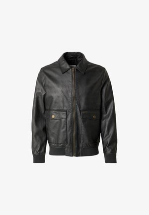 Giubbotto in pelle nera con zip frontale, due tasche frontali, polsini e orlo a coste, caratterizzato da un leggero motivo in rilievo su tutto il tessuto.