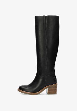 Bota de cuero negro hasta la rodilla con punta redonda, detalles de costura y un tacón cuadrado texturizado. Acabado suave y acentos laterales.