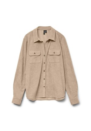 Camisa de pana beige de manga larga, con botones en la parte delantera, dos bolsillos en el pecho y un cuello clásico, que presenta una sutileza en la textura y un corte relajado.