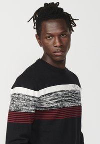 Koroshi Pulover - black