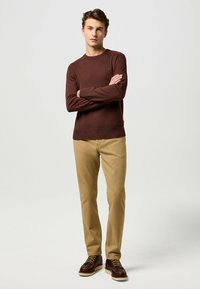 Wrangler LARSTON - Vaqueros slim fit - tigers eye