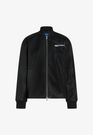 Fekete bombázó dzseki elülső cipzárral, bordás gallérral és mandzsettákkal, oldalsó zsebekkel és fehér "KARL LAGERFELD JEANS" logóval a mellrészen.