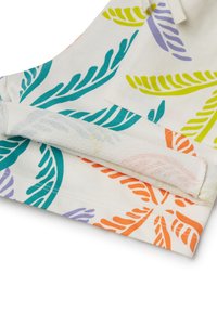 Tissu en coton présentant un fond blanc avec des motifs de feuilles colorées en bleu-vert, orange, violet et vert. Texture douce avec des bords cousus.