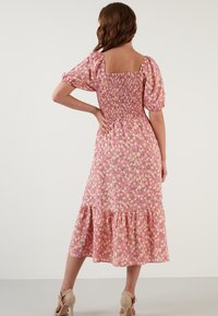 LELA REGULAR FIT - Vestido informal - rose