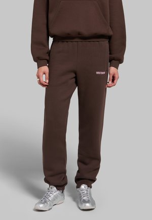 WRSTBHVR, WRSTBHVR PANTS ILAY V3 SWEATPANTS UNISEX - Παντελόνι φόρμας - chocolate brown
