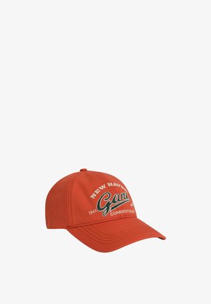 Red cotton cap with curved brim, featuring white and green embroidered text: "New Haven Gant 1949 Connecticut." Smooth texture, classic design.