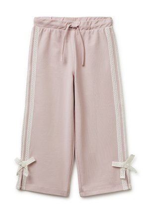 Lichtroze broek met wijde pijpen, voorzien van een elastische tailleband en trekkoord, met twee verticale kanten strepen en kanten strikjes aan de zoom aan beide zijden.