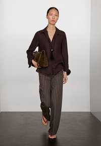 Massimo Dutti OPEN COLLAR LONG SLEEVE - Košilová halenka  - mottled bordeaux