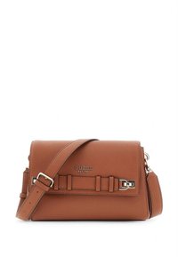 Braune Umhängetasche aus strukturiertem Leder mit klappbarer Lasche, silberfarbenen Beschlägen und verstellbarem Riemen, mit einem Logodetail und dekorativen Akzenten.