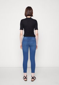 Marks & Spencer JEGGINGS - Calças de ganga de corte skinny - medium indigo