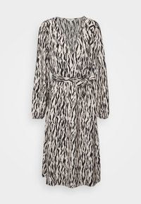 Robe enveloppante à manches longues noire et beige avec un motif abstrait, présentant un décolleté en V et une ceinture assortie nouée à la taille.