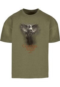 Olivenfarvet bomulds t-shirt med et motiv af en skytsengel med vinger og teksten "Skytsengel" i fed orange skrift.