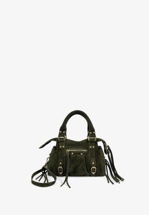 Sac à main en daim vert foncé avec double poignée, poche zippée à l'avant, accents de boucle dorée et pampilles décoratives sur les sangles.