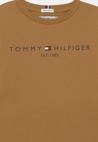 Tommy Hilfiger ESSENTIAL TEE UNISEX - Langarmshirt - vintage brass