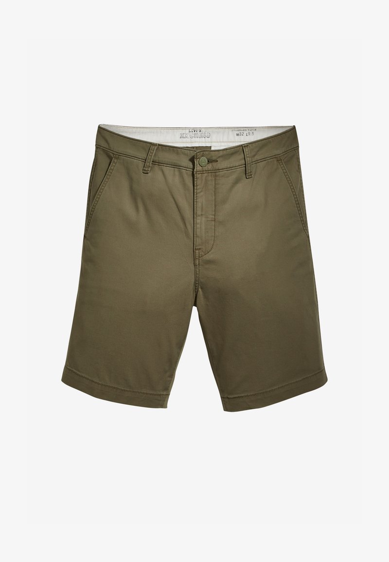Bermudas de color verde olivo, hechas de algodón, con un frente plano, cinturilla con pasadores y dos bolsillos laterales. Presentan un cierre de botón y detalles de costura.
