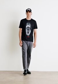 HUGO DAYAKING - T-shirt med print - black