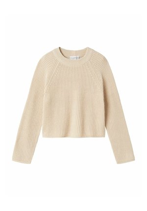 Beiger gestrickter Pullover mit langen Ärmeln, Rundhalsausschnitt und gerippter Struktur, flach auf weißem Hintergrund liegend.