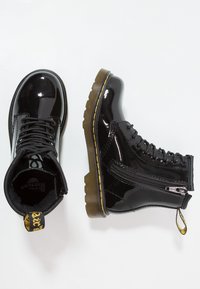 Dr. Martens Stivaletti stringati - black