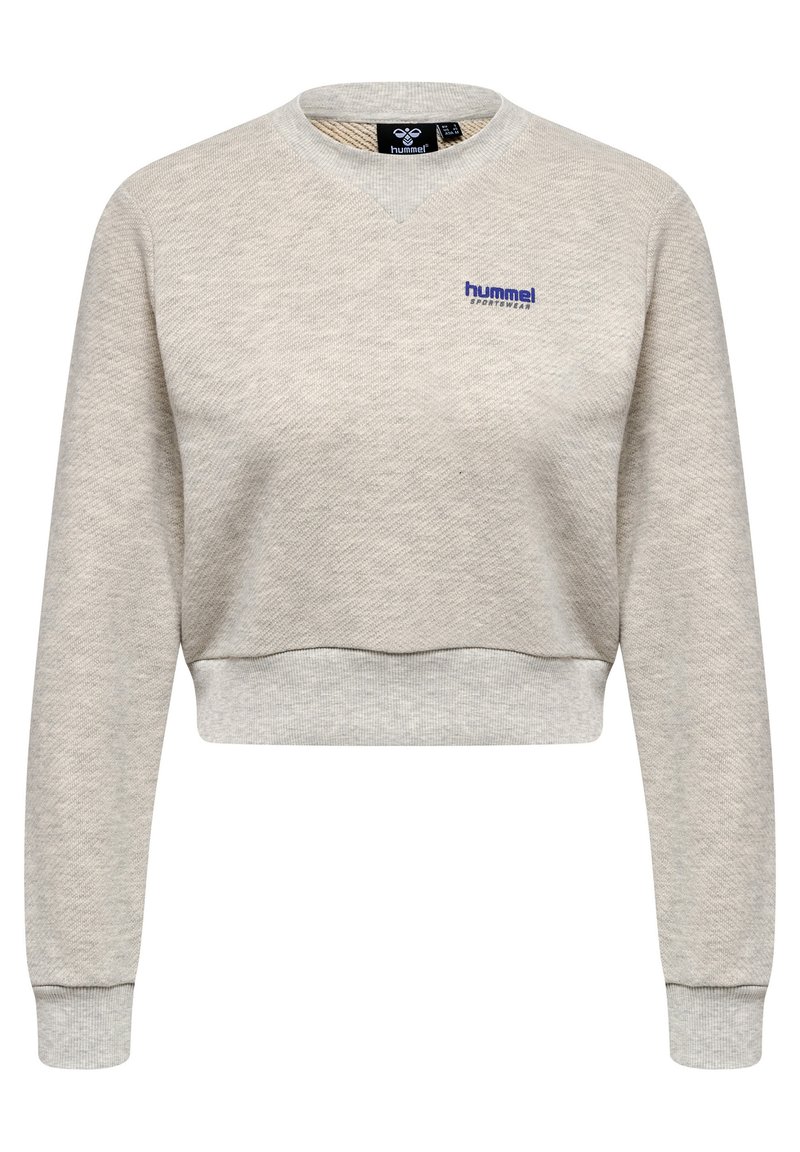 Ljusgrå kort sweatshirt med långa ärmar, texturerat tyg, ribbad muddar och en liten blå logotyp på framsidan.