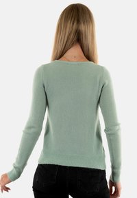 Yes Zee Maglione - vert