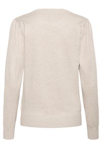 Svetlo bež pulover, mehka tkanina, okrogel izrez, dolgi rokavi, nabrani detajli na ramenih, rebrasti manšeti in spodnji rob.