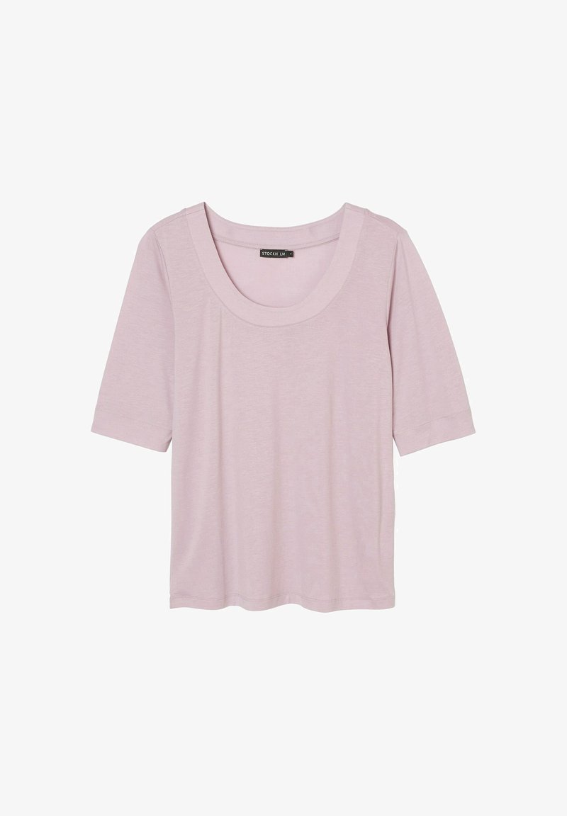 Ljusrosa kortärmad skjorta i mjukt tyg, med en bred rund halsringning och en avslappnad passform. Enkelt design utan dekorationer.