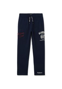 Pantalones deportivos azul marino con cinturilla elástica, bolsillos laterales y texto impreso en blanco. Presenta acentos de "Academy Society" y "Varsity".