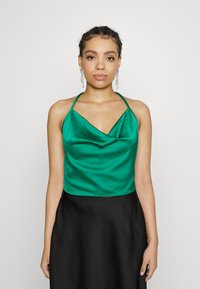 Vero Moda Petite VMKAREN ULLA HALTERNECK - Blusa - pepper green