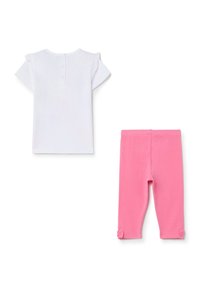 Haut blanc à manches courtes avec des accents en volants et une fermeture à boutons ; leggings roses avec des nœuds à l'ourlet. Tissu en coton conçu pour le confort.