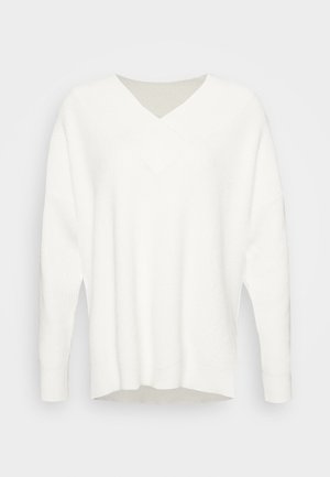 Weißer Strickpullover mit V-Ausschnitt, langen Ärmeln und lockerer Passform. Verfügt über eine gerippte Struktur und Seitenschlitze am Saum.