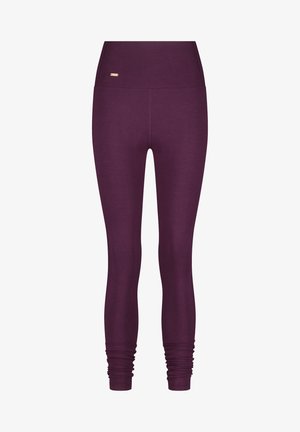 Paarse legging met een hoge tailleband, gemaakt van rekbare stof. Heeft gathered cuffs bij de enkels en een gouden logo detail op de tailleband.