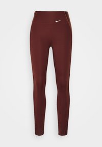 Czerwone legginsy Nike z wysokim stanem, z białym logo w kształcie łyżwy na pasku, wyeksponowane na jasnym tle.