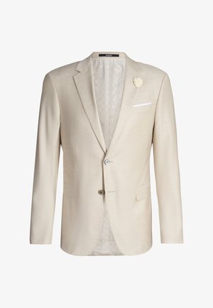 Blazer beige a un petto con rever a lancia, due tasche frontali, chiusura con bottoni, fazzoletto bianco nel taschino e un piccolo fiore di stoffa sul rever.