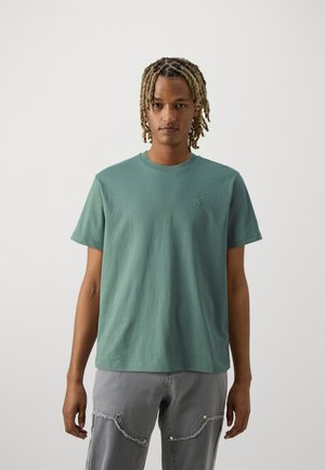 GAP BRANNAN PATCH LOGO - Βασικό μπλουζάκι - dark forest