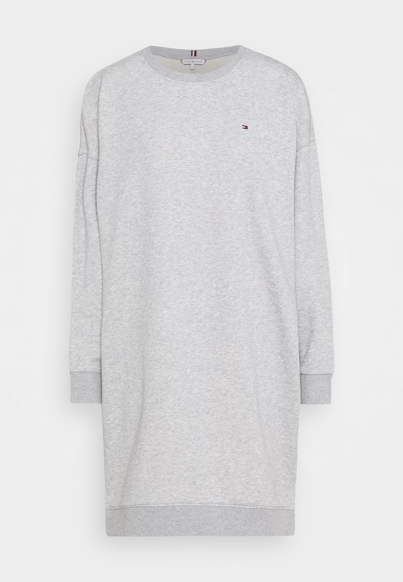 Robe sweat-shirt à manches longues gris clair avec col rond, poignets et ourlet côtelés, et petit logo drapeau Tommy Hilfiger sur la poitrine gauche.